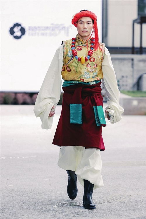 用時尚語言講述民族故事 民族服飾文化的t臺夢